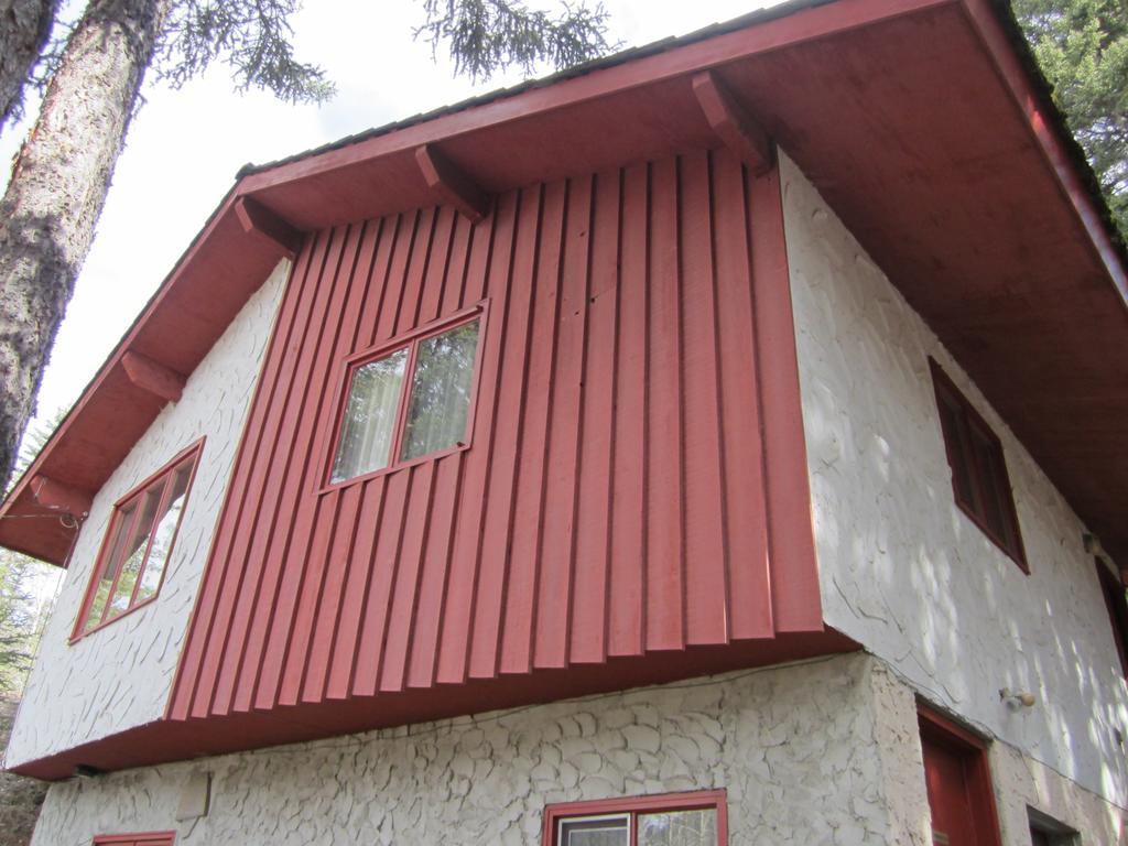 The Gateway Inn Канмор Екстериор снимка